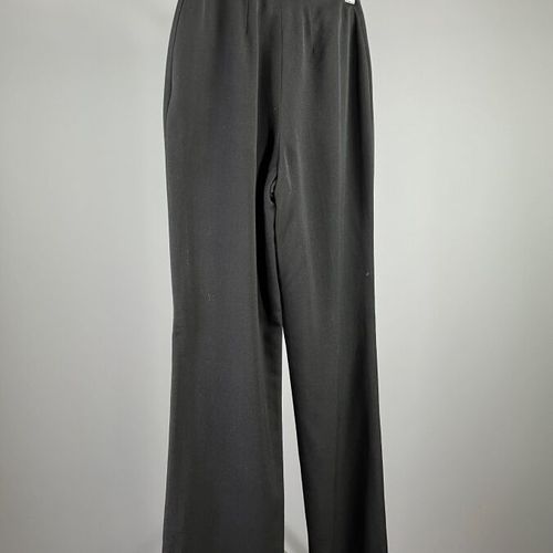 Null CHANEL Boutique - Hiver 1996 - Pantalon noir - taille 36

Ler modèle est ta&hellip;