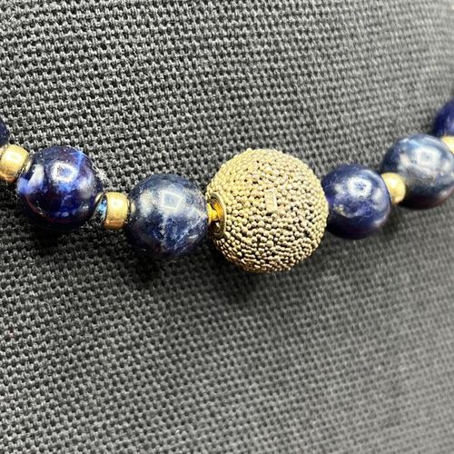 Null Lot of hard stone necklaces and earrings including:

-Lapis lazuli bead nec&hellip;