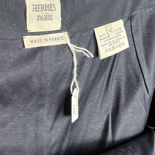 Null HERMÈS Paris - Short en coton noir - Taille 42

Le modèle est taillé dans u&hellip;
