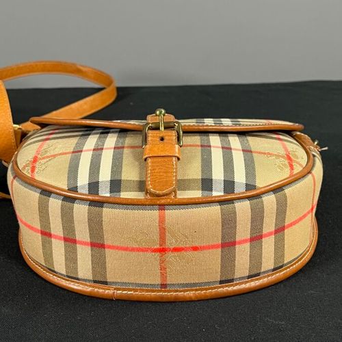 Null BURBERRYS' - Tartan and leather cartridge bag

This model is made in brown &hellip;