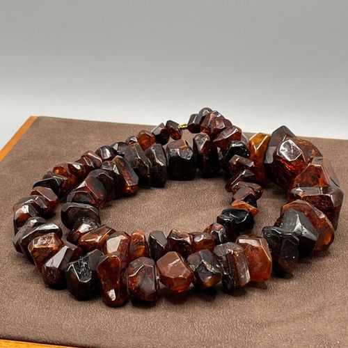 Null Important collier réalisé en ambre baltique constitué d'éléments naturels p&hellip;