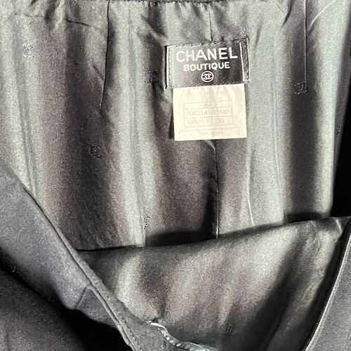 Null CHANEL Boutique - Hiver 1996 - Pantalon noir - taille 36

Ler modèle est ta&hellip;