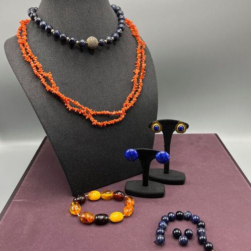 Null Lot of hard stone necklaces and earrings including:

-Lapis lazuli bead nec&hellip;