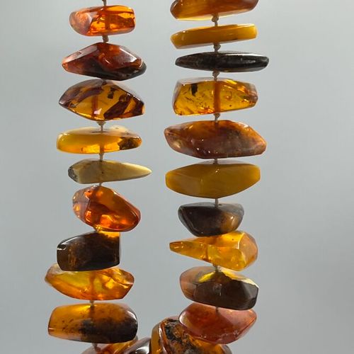 Null Important collier réalisé en ambre baltique avec certaines pierres couleur &hellip;