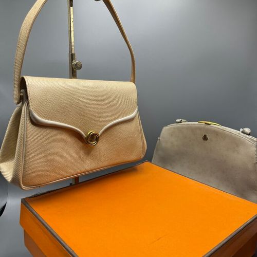 Null Vintage vers 1960 - Lot de 2 sacs dont

-Modèle en paille fine gansé cuir g&hellip;