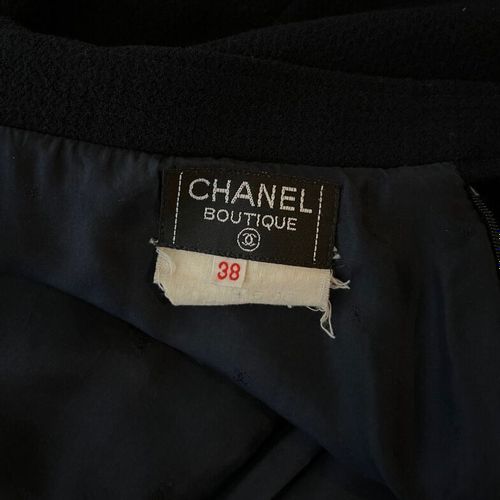 Null CHANEL Boutique - Été 1990 - Jupe en laine noire - Taille 36- 38

Le modèle&hellip;