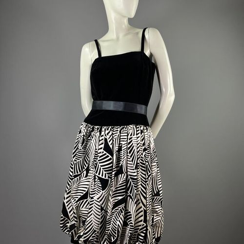 Null CLAUDE RIHA - Black and white cocktail dress - Size S - 80s

This model is &hellip;
