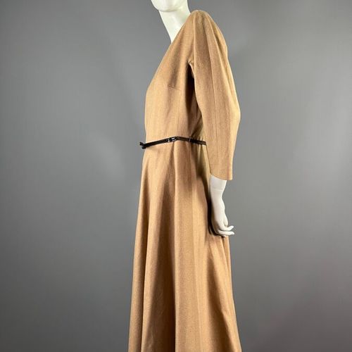 Null MAX MARA - Robe en laine beige et ceinture - Taille 40

Le modèle est tallé&hellip;