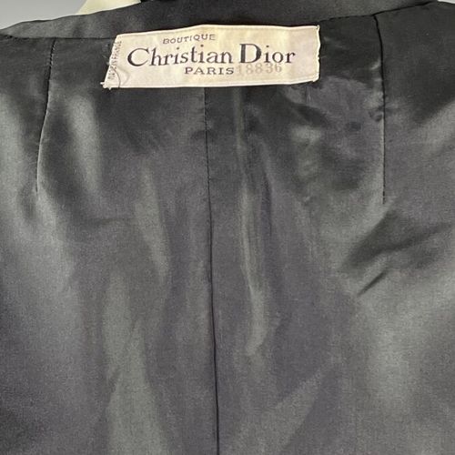 Null CHRISTIAN DIOR Boutique - Vers 1960 - Ensemble gilet /jupe en velours de so&hellip;
