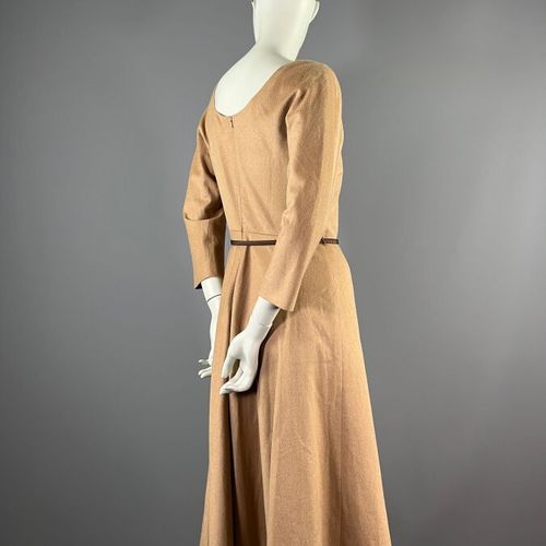 Null MAX MARA - Beige wool dress with belt - Size 40

This model is belted in be&hellip;