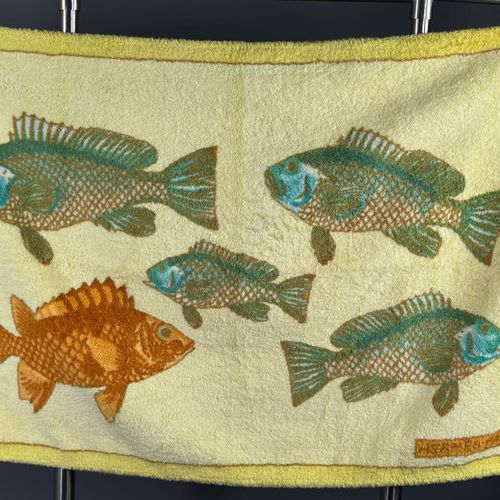 Null HERMÈS Paris - "Les poissons" bath or beach towel

Cut from thick white ter&hellip;