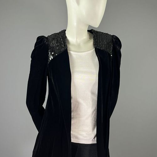 Null TAN GIUDICELLI - Jacket in velvet and sequins - Années 70. Approx 36

Cut i&hellip;