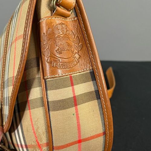 Null BURBERRYS' - sac cartouchière en tartan et cuir

Le modèle est réalisé en s&hellip;