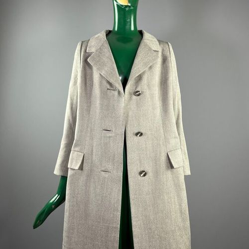 Null CHRISTIAN DIOR Boutique - Début des années 60 - Manteau en laine gris - Env&hellip;