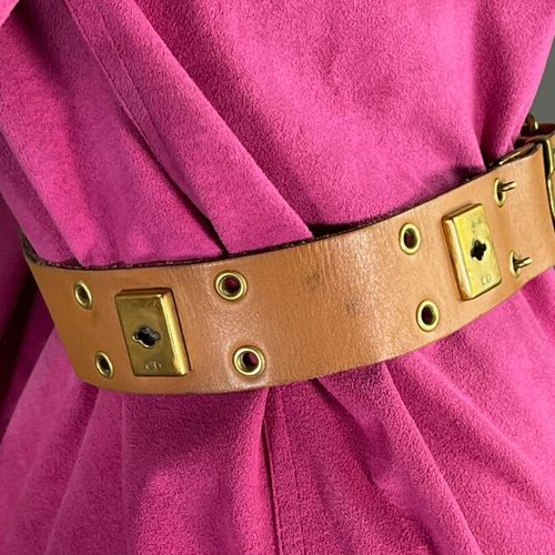 Null CHRISTIAN DIOR - Women's belt size 75

This model is cut from light brown l&hellip;