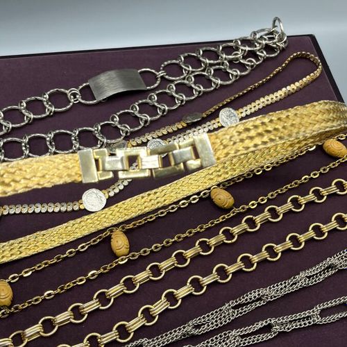 Null Set of 6 vintage evening belts.

-Rigid model made of gilded metal braid. L&hellip;