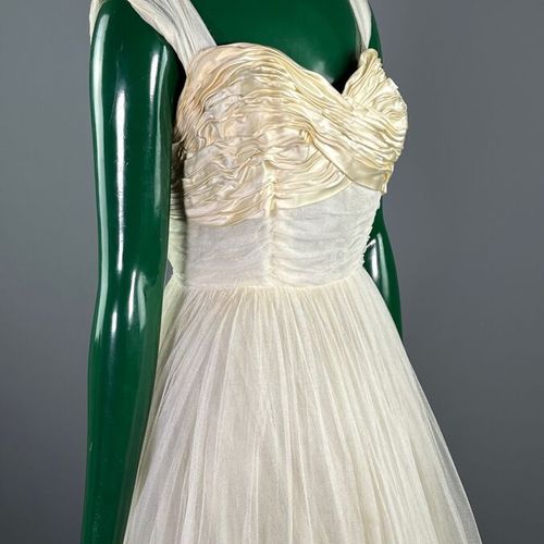 Null MAISON LÉON Paris - Cream tulle and satin wedding dress - 50's - about S36
&hellip;