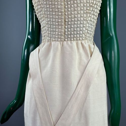 Null GIVENCHY PARIS - Haute Couture collection été 1962 - Ivory silk cocktail dr&hellip;