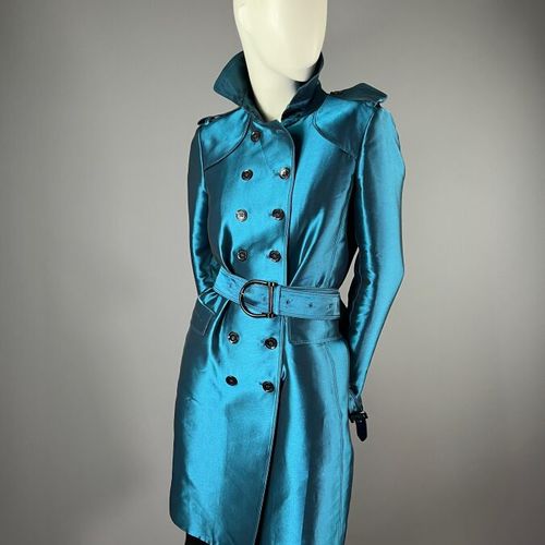 Null BURBERRY London - Blue trench coat and belt - Size 40

This model is cut in&hellip;