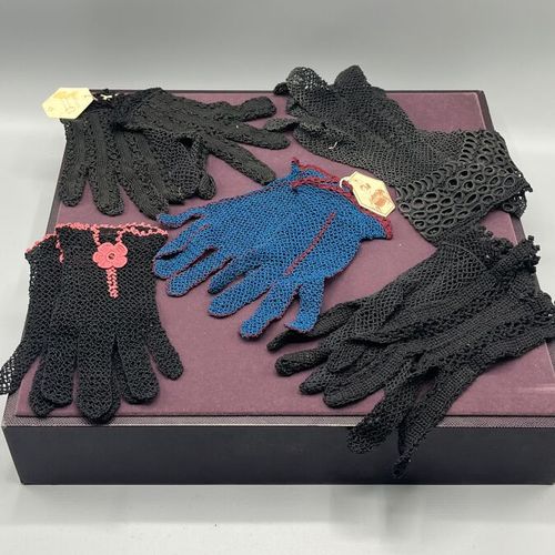 Null Lot de 5 paires de gants au point d'Irlande - Début du XXème siècle 

Le lo&hellip;