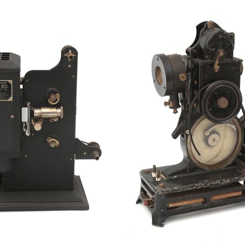Null Dos proyectores de cine: Pathé baby, Frankrijk, ca. 1920 y Kodakscope eight&hellip;