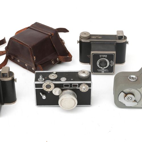 Null Quattro diverse macchine fotografiche, tra cui Vena Amsterdam e Zeiss Ikon.