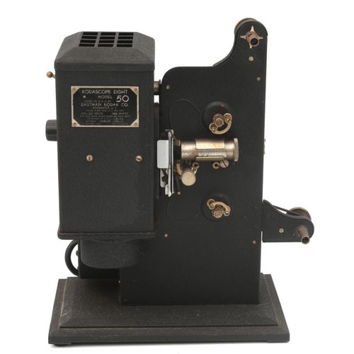 Null 两台电影放映机。Pathé baby，Frankrijk，约1920年；Kodakscope eight model 50，VS，约1932年。