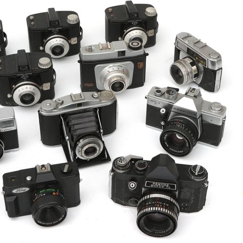 Null A collection of circa 20 cameras, including, amongst others: Agfa and Prakt&hellip;