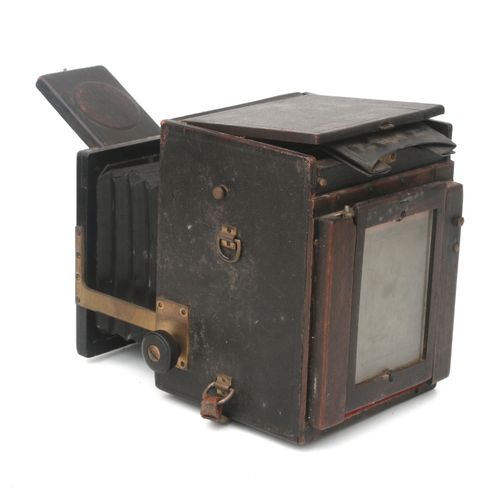 Null 一台用于玻璃板的波纹管相机，英国桑顿-皮卡德，约1920年。
