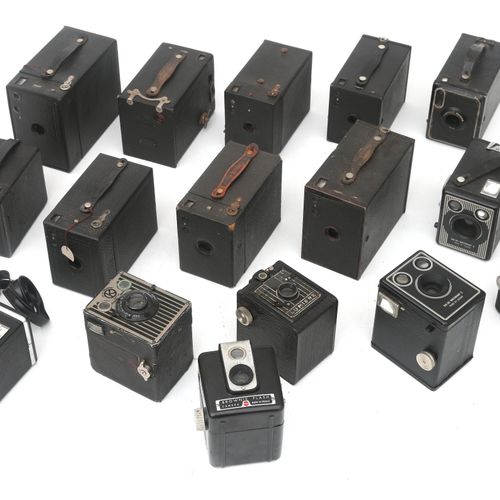 Null Fifteen box camera's, mainly Kodak Brownie.