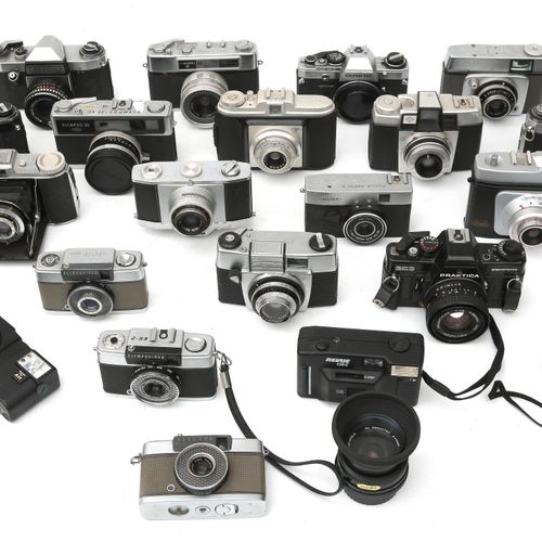 Null A collection of circa 25 cameras, including, amongst others: Olympus, Prakt&hellip;