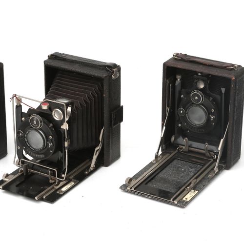 Null Vier Faltkameras für Glasplatten, darunter u.A.: Zeiss-Ikon, hauptsächlich &hellip;