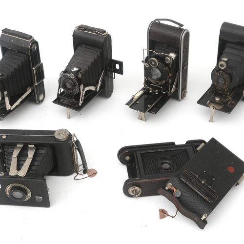 Null Six folding camera's for film, mainly Kodak, USA, early 20th century.