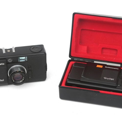 Null 两台Rollei Rolleimatic相机，其中一台装在原箱中，德国，约1980年。一个有缺陷。