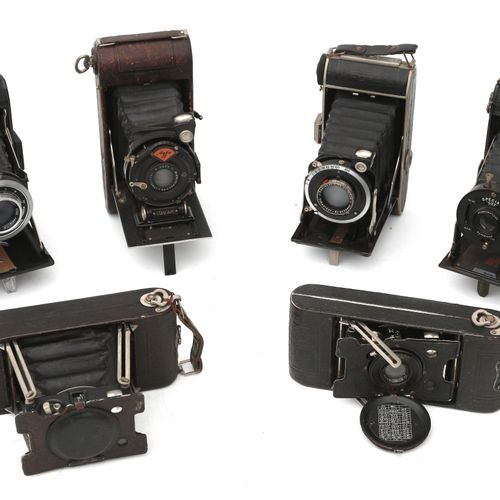 Null 六种不同的折叠式相机，其中包括Kinax、Foka和Agfa，20世纪。