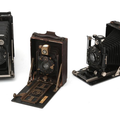 Null Fünf verschiedene Faltkameras für Glasplatten, darunter Kamera Werkstätten &hellip;