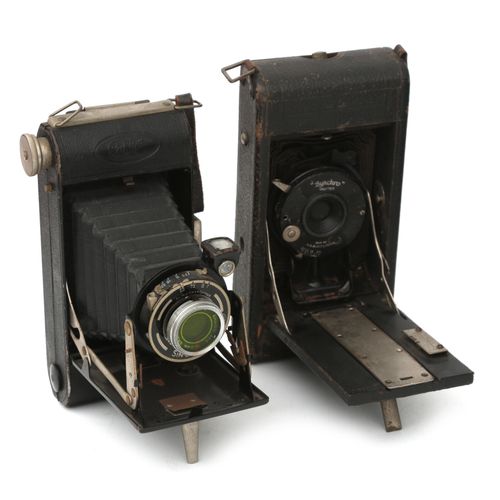 五台可折叠的胶卷相机，包括，除此之外。Pontiac, Agfa 和 Singlo, 主要是1910/20年代。