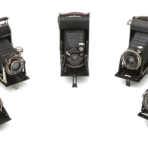 Null Sechs Faltkameras für Film, darunter Kodak, Beltax und Voigtländer, erste H&hellip;