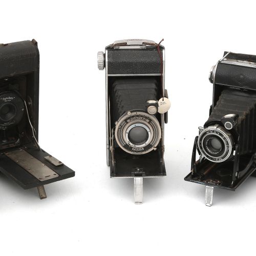 Null 五台可折叠的胶卷相机，包括，除此之外。Pontiac, Agfa 和 Singlo, 主要是1910/20年代。
