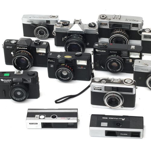 Null Dix-huit appareils photo Fujica divers, dont un SLR ST605N, un Pocket 200 e&hellip;