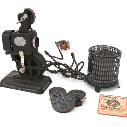 Null A 9,5 mm filmprojector, Pathé Kid, circa 1920, together with six different &hellip;