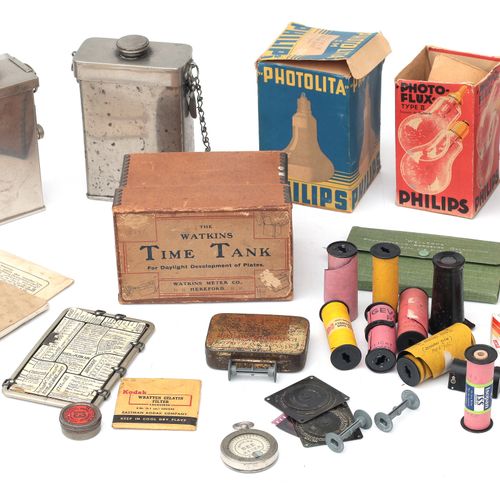 Null 收集了大约15个胶片冲洗箱、曝光仪、胶片和灯，20世纪。