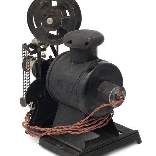 Null 一台Ernemann Kinoptikon 35毫米电影放映机和魔术灯笼，德国，约1918年。
