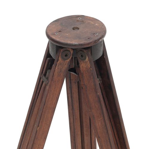 Null Two wooden tripods, 120 cm and 100 cm high, early 20th century.