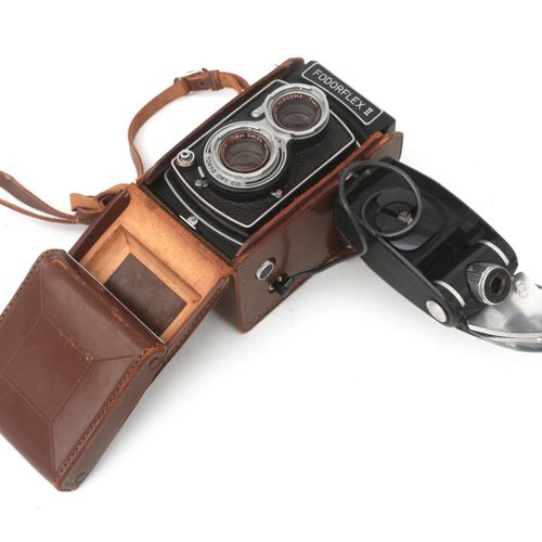 Null Un appareil photo, Fodorflex II, avec un flash Agfa et un étui en cuir d'or&hellip;
