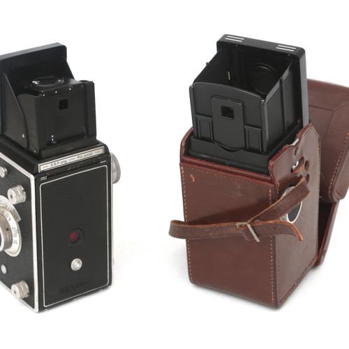 Null 两台相机，1962-1977年的Rolleicord Vb，带原件箱，以及Montanus Delmonta。
