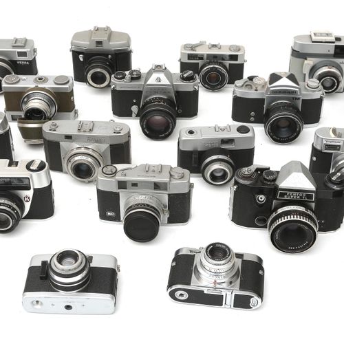 Null A collection of twenty diverse camera's including Pentax Asahi, Ricoh SLR a&hellip;