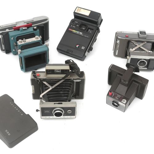 Null Cinq appareils photo instantanés, principalement des Polairoid, comprenant,&hellip;