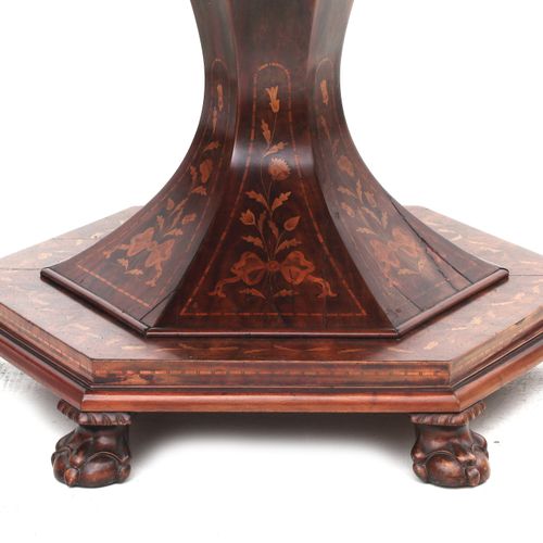 Null 
A round mahogany inlaid extending dining table, the top with flower basket&hellip;