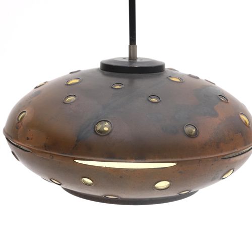 Null Une lampe à suspension en cuivre, Van Doorn, Culemborg, abat-jour partielle&hellip;